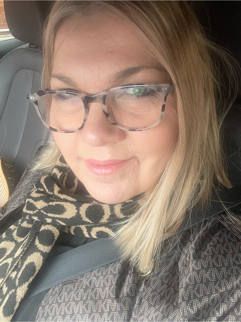 Meet your Posher, Traci